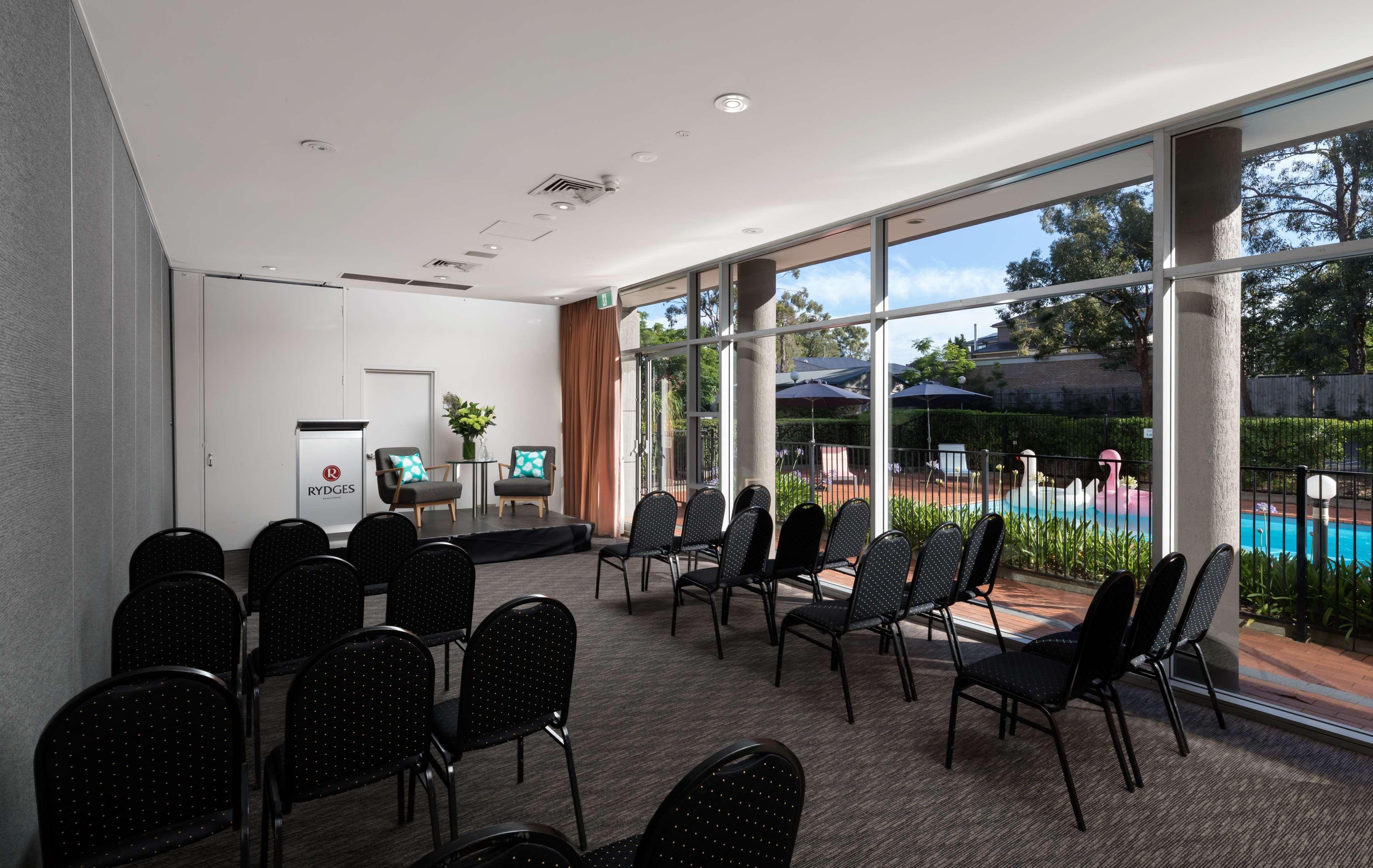 Rydges Bankstown Hotell Exteriör bild
