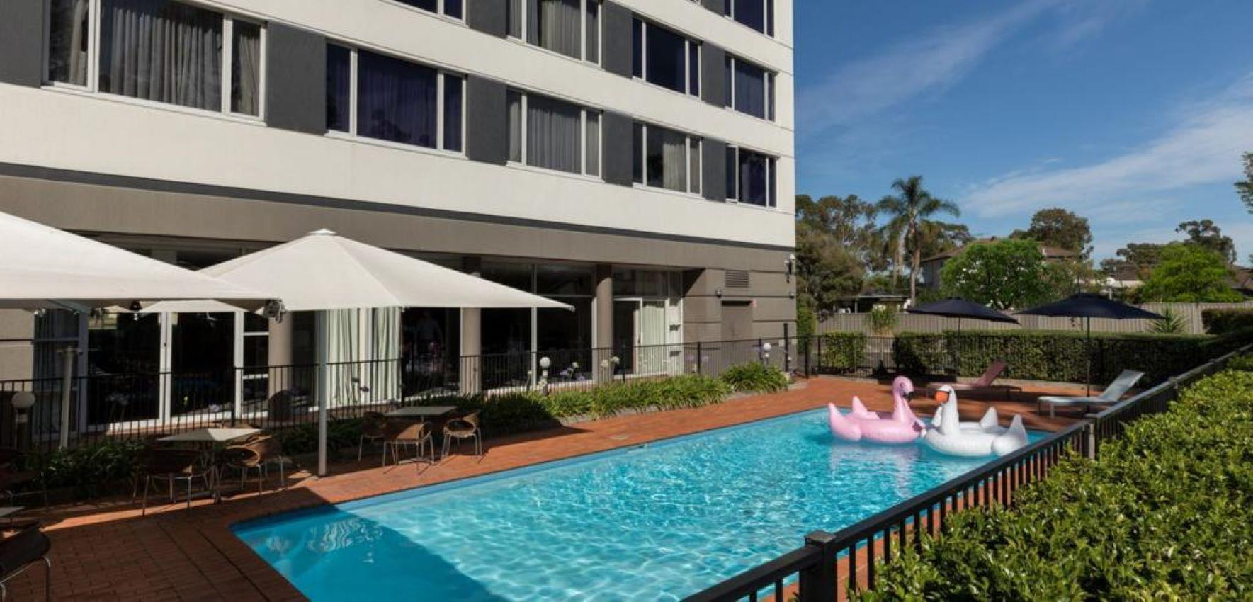 Rydges Bankstown Hotell Exteriör bild