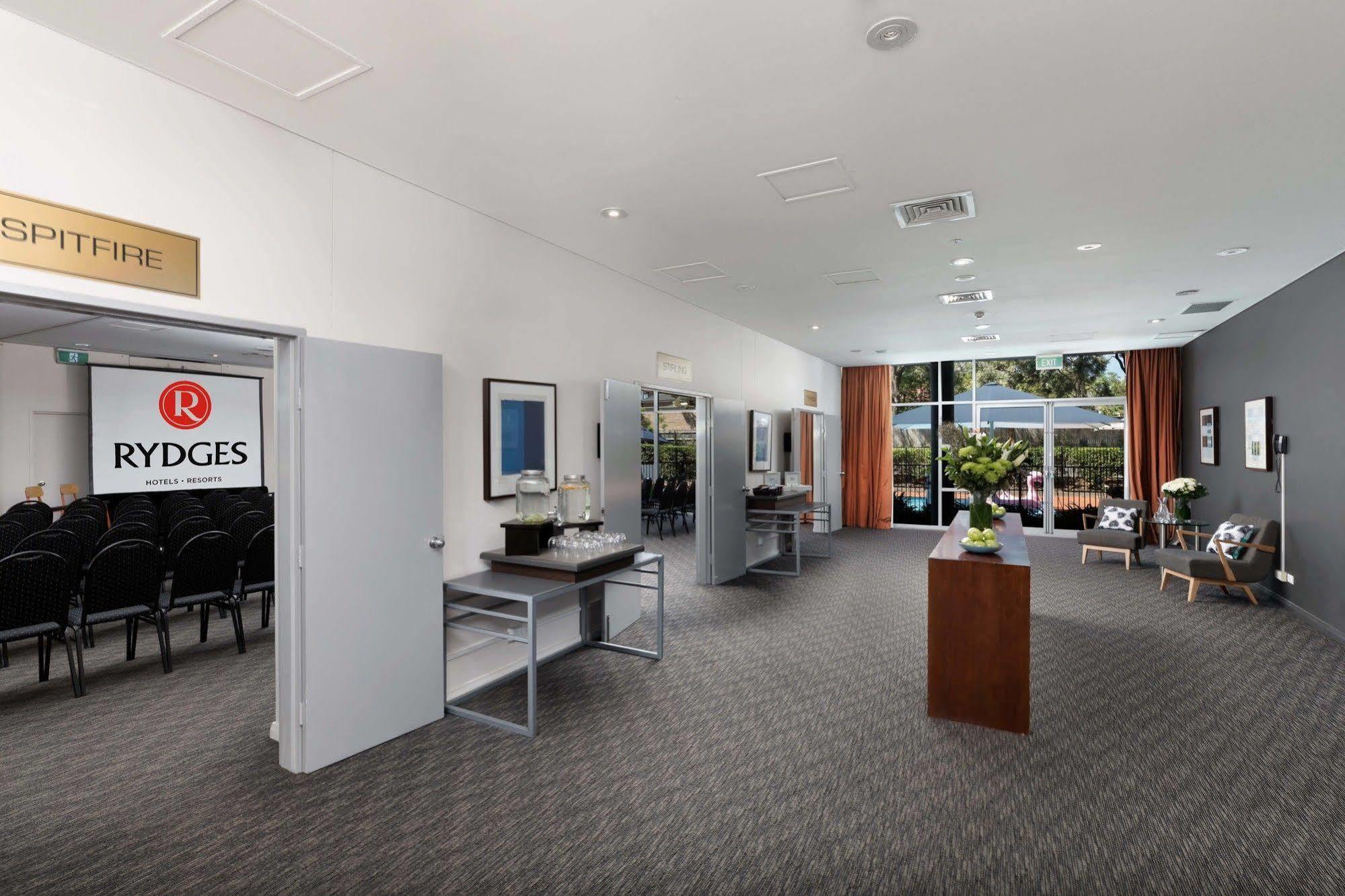 Rydges Bankstown Hotell Exteriör bild